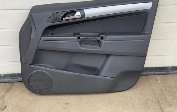 Opel Zafira B Front door card panel trim 13223185