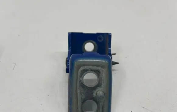 Opel Mokka B Rear door lower hinge