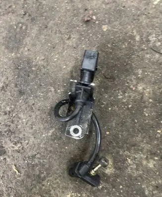BMW 5 E60 E61 Crankshaft position sensor 0281002