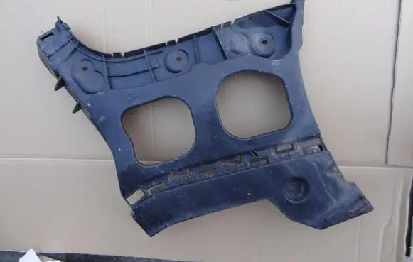 Ford Escort Rear bumper mounting bracket ET76-17A881-AJ
