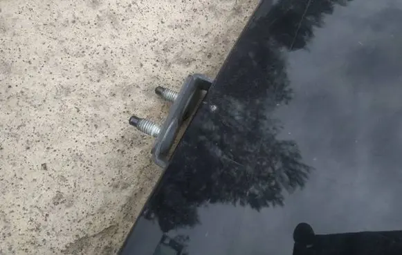 Ford Focus Tailgate/trunk/boot hinge