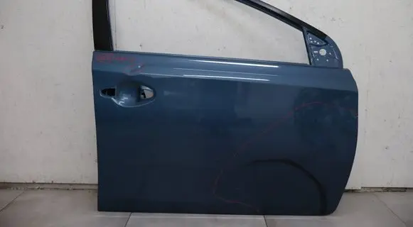 Toyota Auris E180 Front door