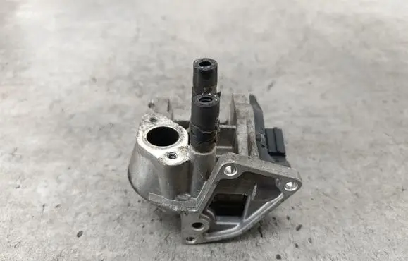 Volkswagen PASSAT B6 EGR valve 