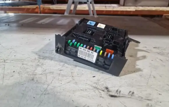 Peugeot 607 Fuse module 9656530280