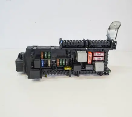Mercedes-Benz C W204 Fuse box set 1670660 168298