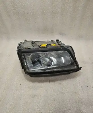 Audi A8 S8 D2 4D Headlight/headlamp