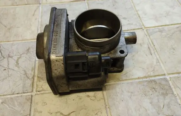 Skoda Fabia Mk1 (6Y) Throttle valve 038128063C
