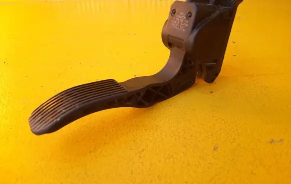 Mercedes-Benz Vito Viano W639 Accelerator throttle pedal A4473000200