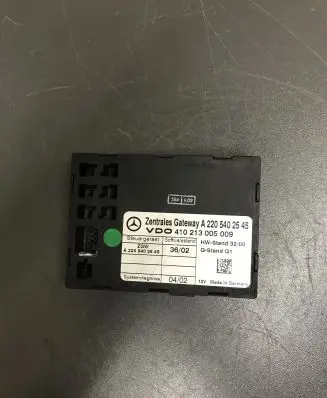 Mercedes-Benz S W220 Gateway control module A2205402545