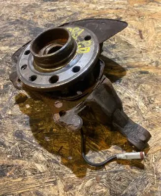 Opel Zafira B Front wheel hub 13197801 7997