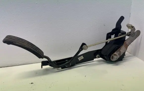 Renault Megane II Accelerator throttle pedal 8200209011 01122004 AKAAA77