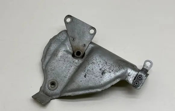 Volkswagen Golf VII Heat shield in engine bay 04E253041