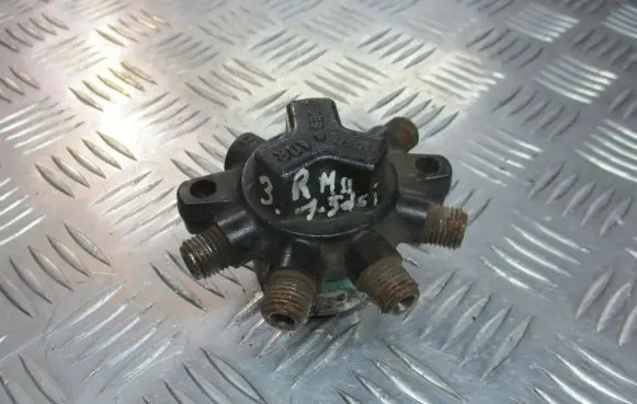 Renault Megane II Fuel distributor 8200379933