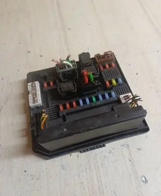 Nissan Qashqai+2 Fuse module 284B7JD00B 519228324 1018342507