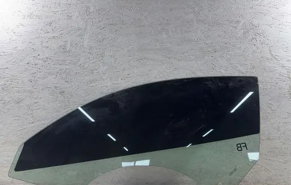 Ford Mustang VI Front door window glass four-door 43R000263 904291405