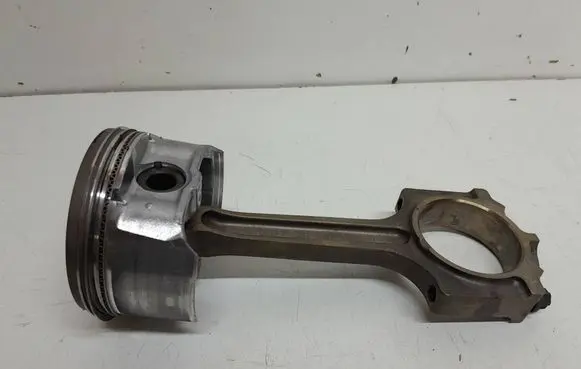 Ford Galaxy Piston with connecting rod RF1L5G6205AE