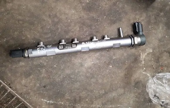 BMW 5 F10 F11 Fuel main line pipe 0445214183