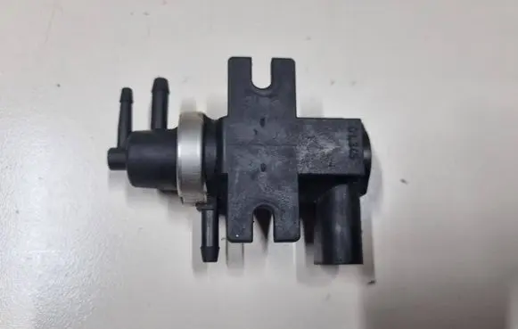 Volkswagen PASSAT B5.5 Turbo solenoid valve 1J0906627 72290320