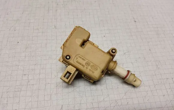 Volkswagen PASSAT B5 Central locking motor 