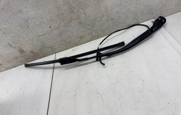 Maserati Grecale Windshield/front glass wiper blade 670175176
