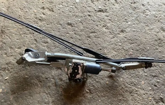 Volvo S60 Front wiper linkage and motor 09151848