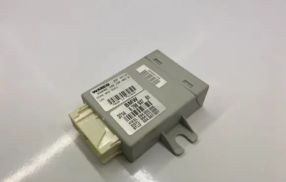 BMW 5 F10 F11 Air suspension control unit module (rear) 6798937 37146798937