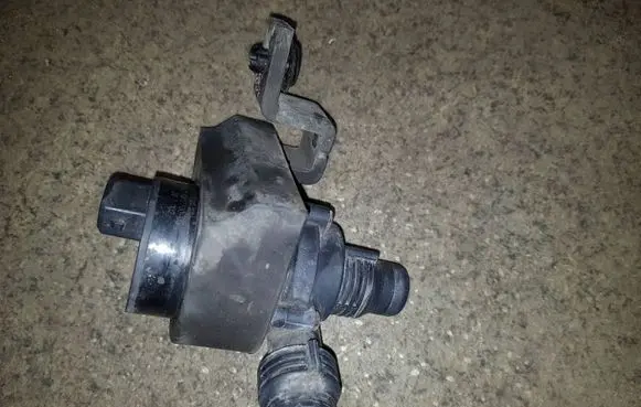 BMW 5 E60 E61 Electric auxiliary coolant/water pump 6922647