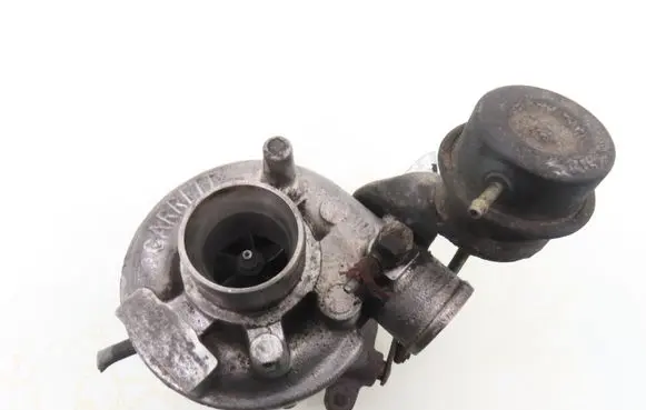 Volkswagen PASSAT B5 Turbo 028145702