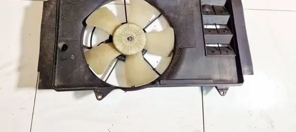 Toyota Yaris Radiator cooling fan shroud 