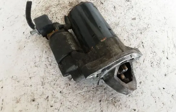 Toyota Yaris Starter motor 0001107441