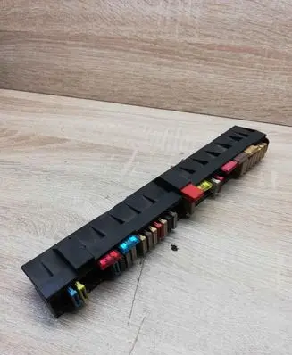 BMW 5 E39 Fuse module 8366570 14387