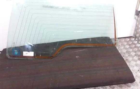 Land Rover Discovery Rear windscreen/windshield window 