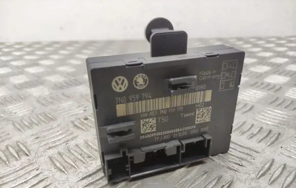 Skoda Superb B6 (3T) Door control unit/module 7N0959794