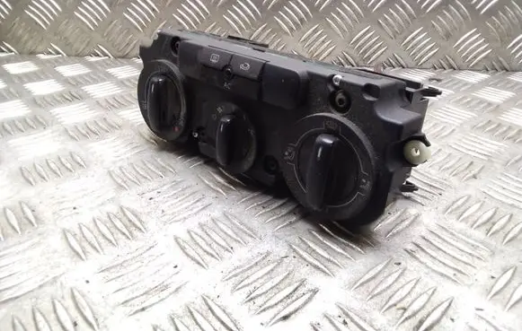 Volkswagen Touran I Climate control unit