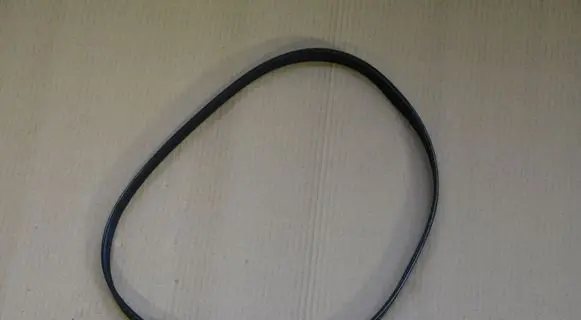 Volkswagen Polo V 6R Alternator belt 03L903137