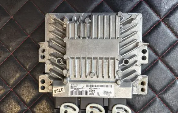 Ford Kuga I Engine control unit/module 8V4112A650CB 5WS40862CT