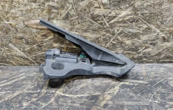 Volkswagen PASSAT B6 Accelerator throttle pedal 1K1723503L