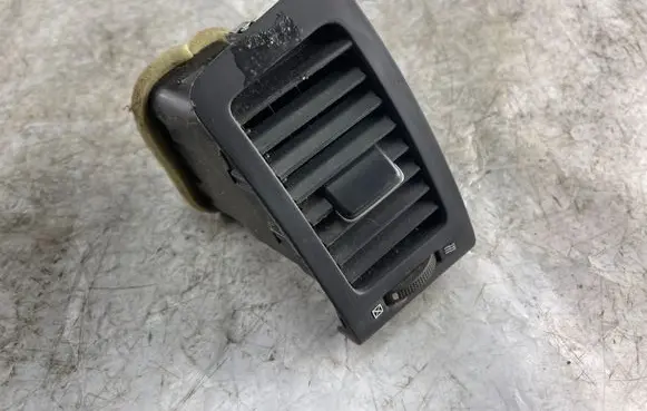Toyota Corolla Verso E121 Dashboard side air vent grill/cover trim 15564345