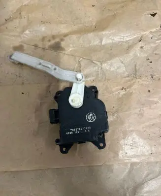 Toyota Prius (XW20) Air flap motor/actuator 0637007440