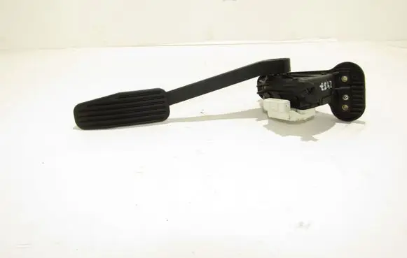 Volvo V70 Accelerator throttle pedal 30636003