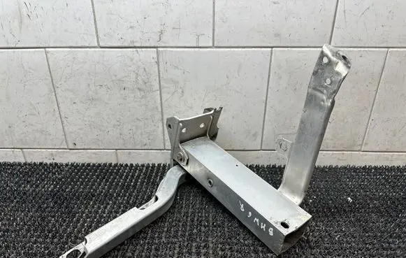 BMW 6 F12 F13 Radiator mount bracket 7186514 7207152 7211162