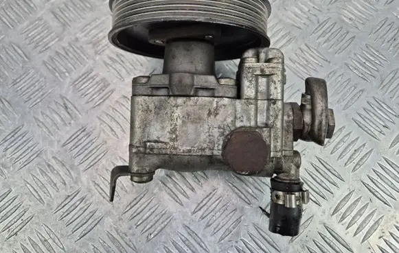 BMW 5 E60 E61 Power steering pump 678084803 7652974109