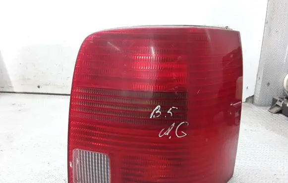 Volkswagen PASSAT B5 Rear/tail lights 3B9945112F
