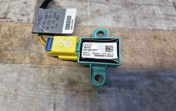 Audi A5 8T 8F Airbag deployment crash/impact sensor 8K0955557C 5WK4380902
