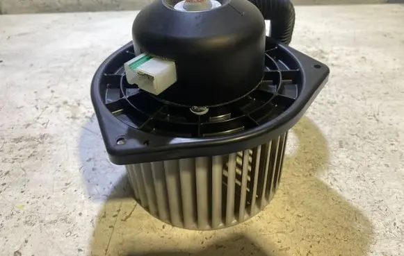 Suzuki Grand Vitara II Heater fan/blower