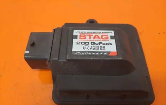 BMW 3 E46 Fan control module 67R-017009