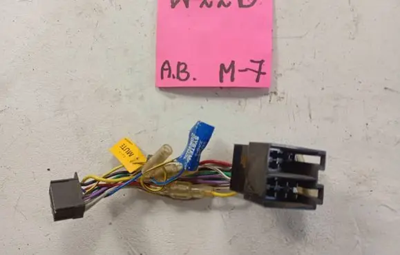 Volkswagen Golf V EUR ISO radio connector 1212113