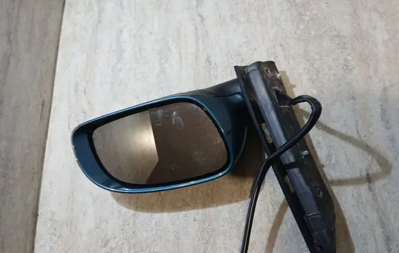 Volkswagen Touran I Front door electric wing mirror E1010744