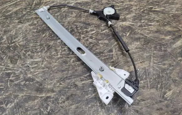 Mazda CX-9 Rear window lifting mechanism without motor