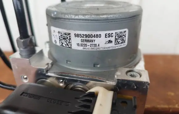 Peugeot 208 ABS Pump 9852900480